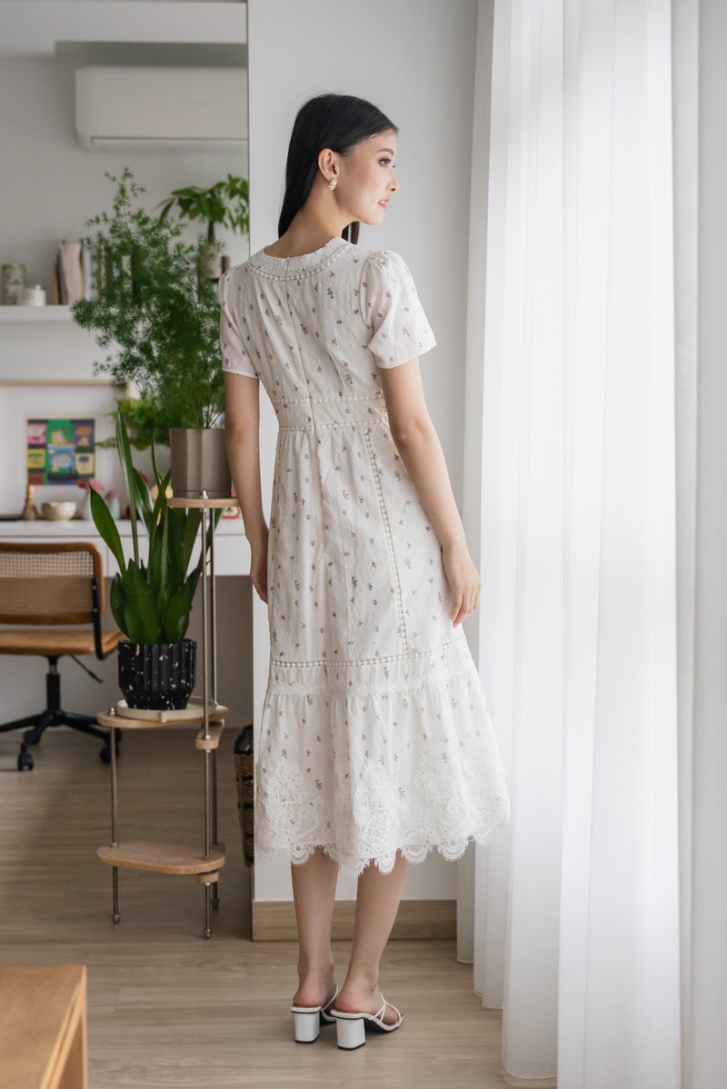 Mathiola Fleur Embroidery Midi Dress In White