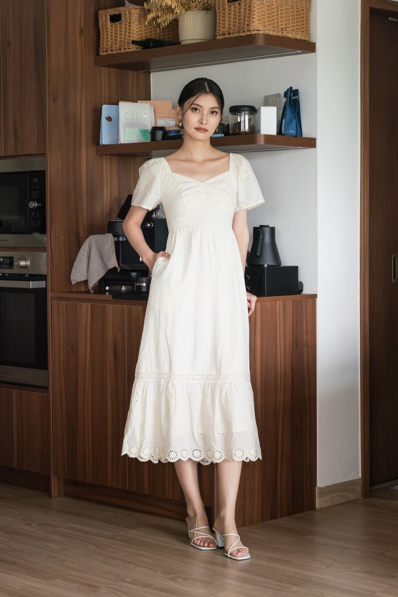 Xie Eyelet Cotton Sweetheart Midi Dress In Cream