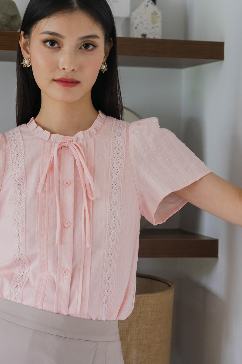 Vanda Swiss Dot Ribbon Top In Soft Pink