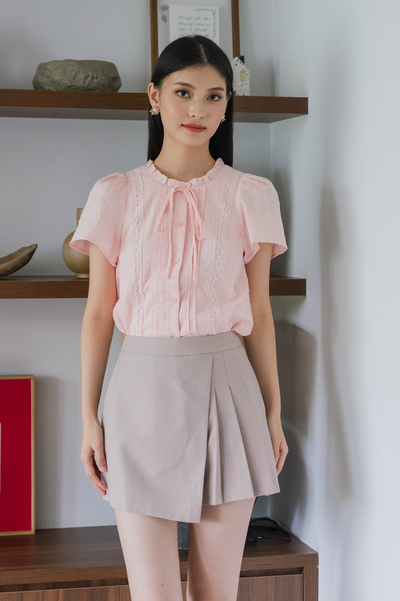 Vanda Swiss Dot Ribbon Top In Soft Pink