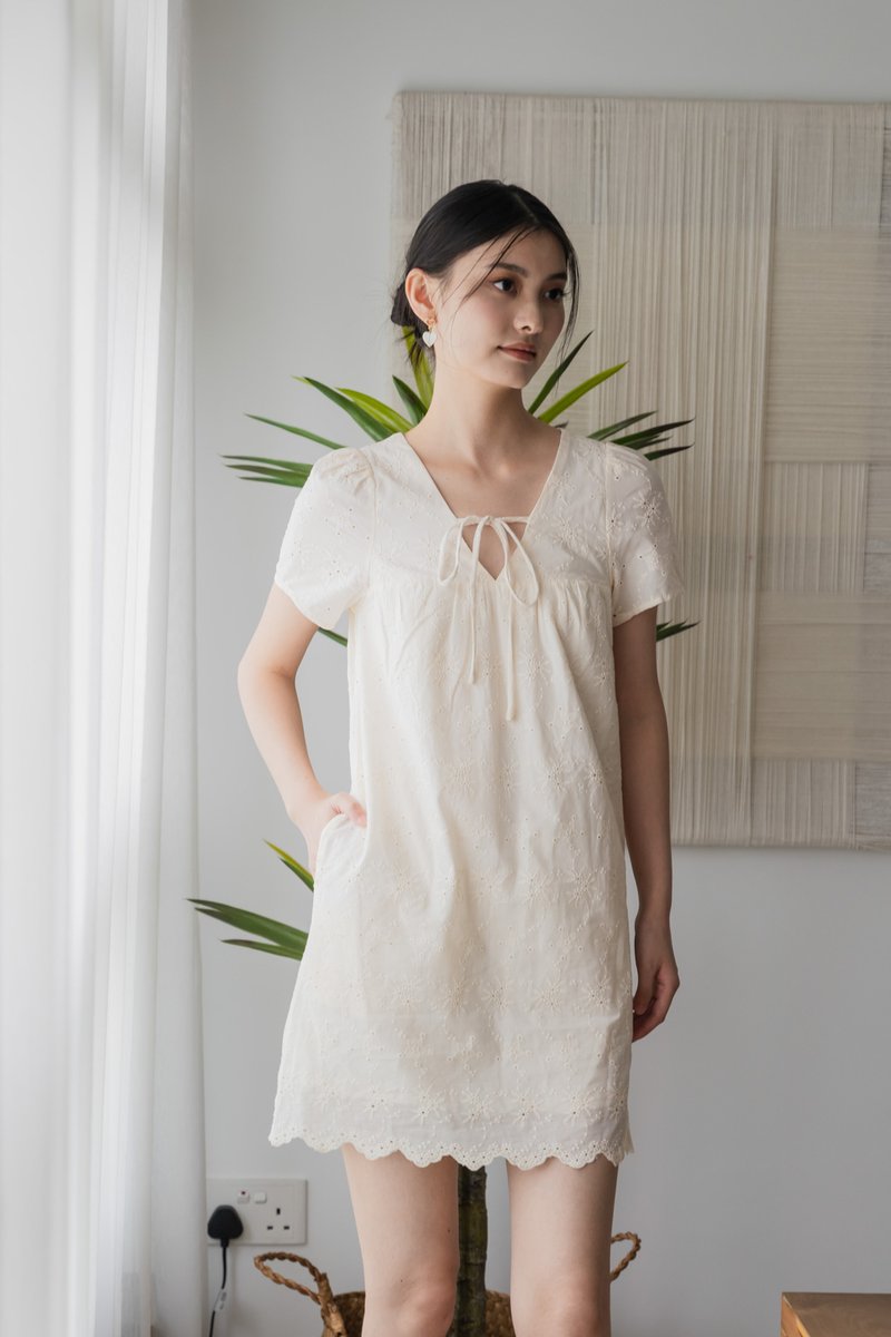 Excelle Eyelet Tie Ribbon Dress In Cream