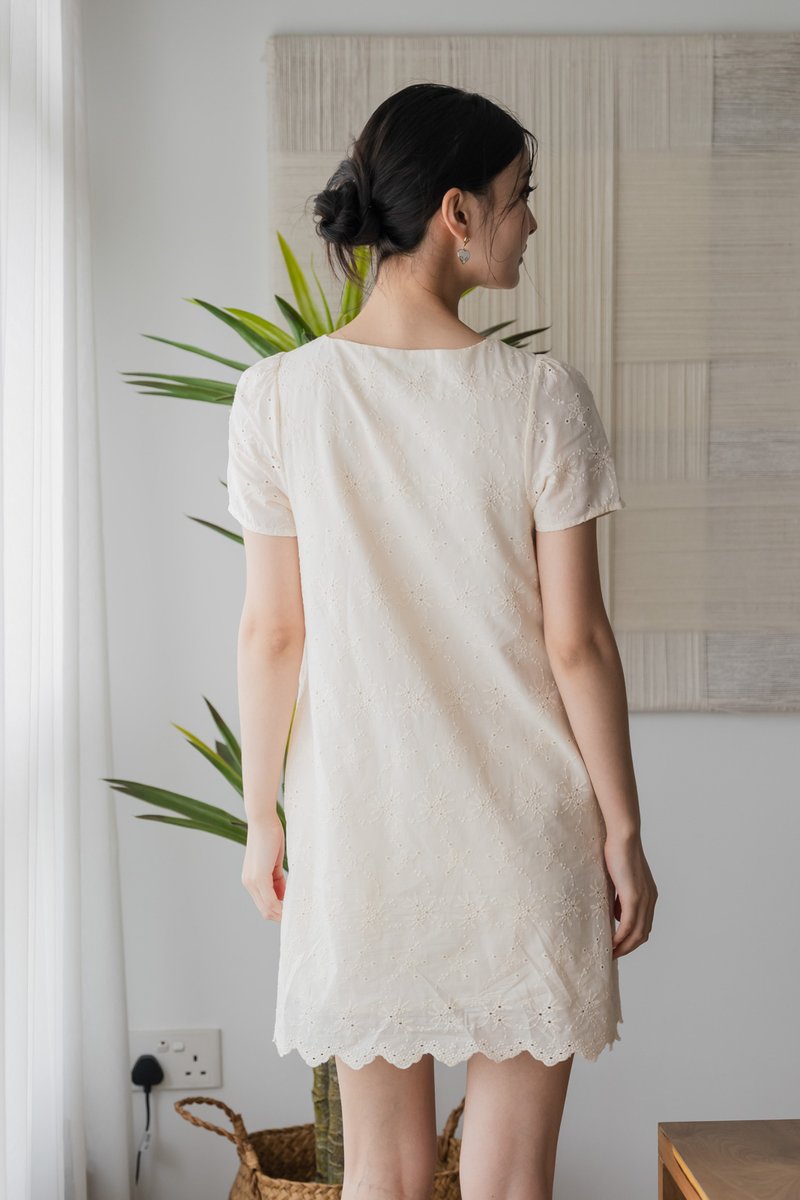 Excelle Eyelet Tie Ribbon Dress In Cream