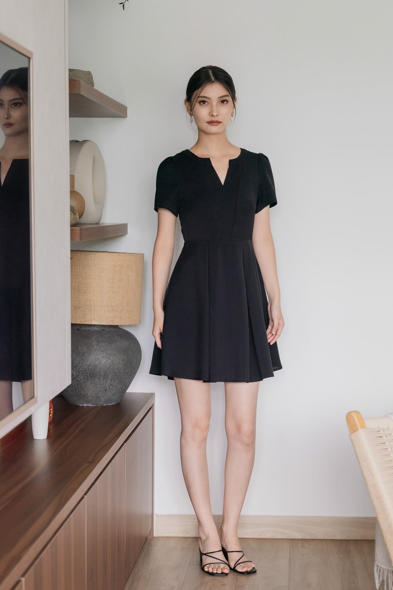 Jacque Mandarin Collar Pleated Dress In Black
