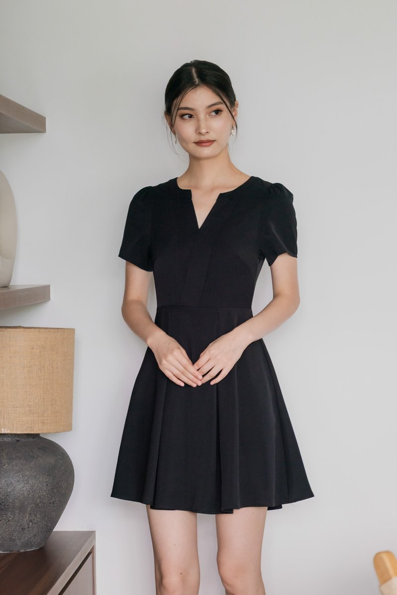 Jacque Mandarin Collar Pleated Dress In Black