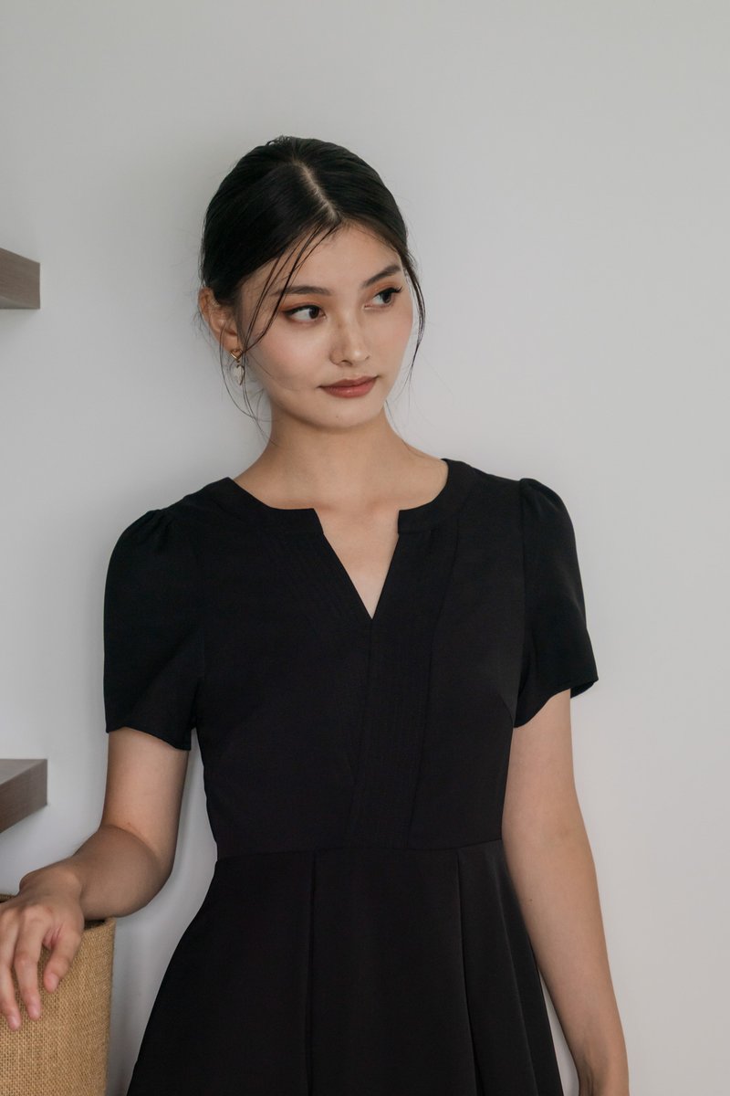 Jacque Mandarin Collar Pleated Dress In Black