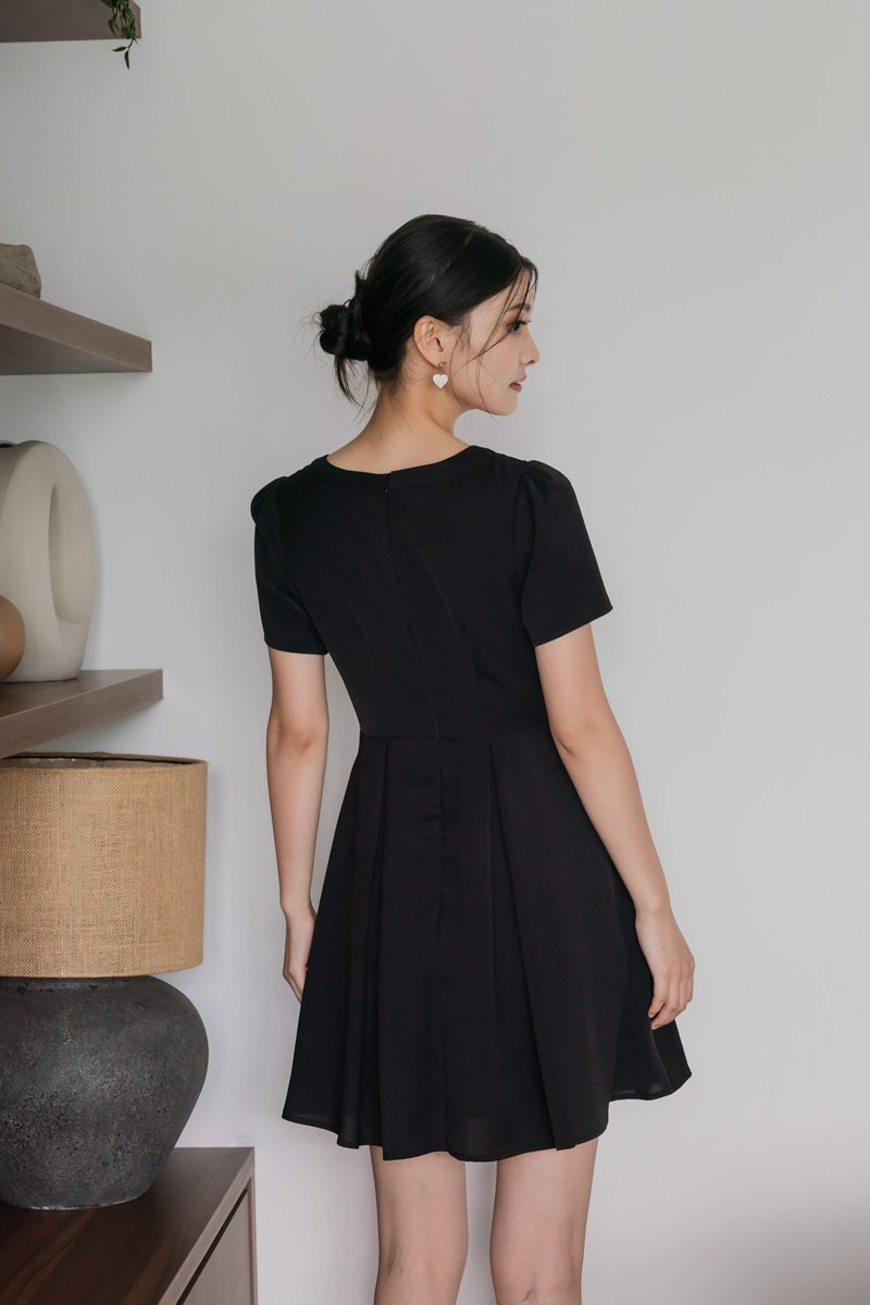 Jacque Mandarin Collar Pleated Dress In Black