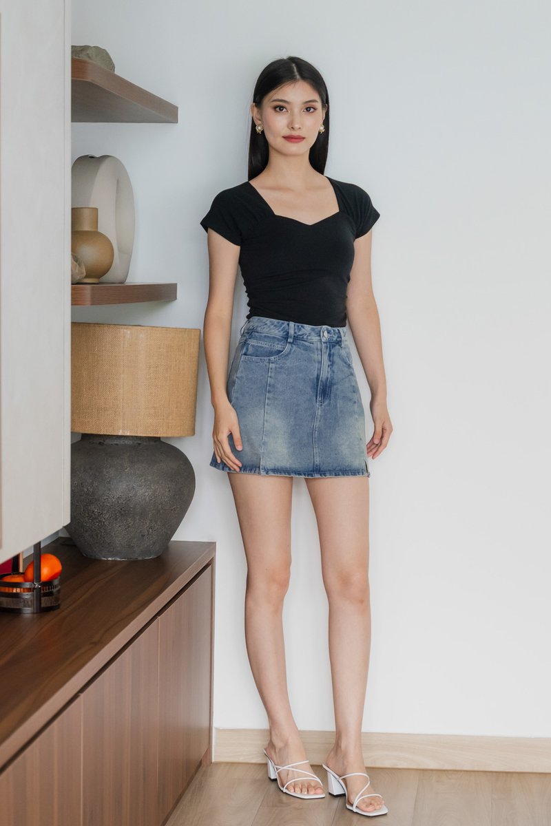 Justine Side Ruched Padded Top In Black