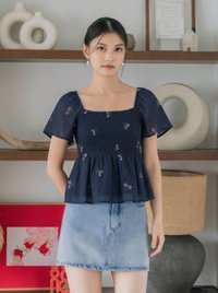 Cyra Floral Textured Smocked Top In Navy