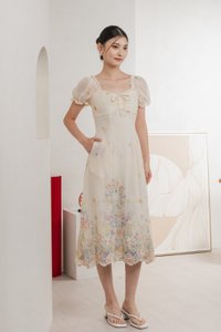Mystique Fleur Sweetheart Midi Dress