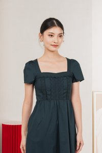 Collins Crochet Midi Dress In Emerald