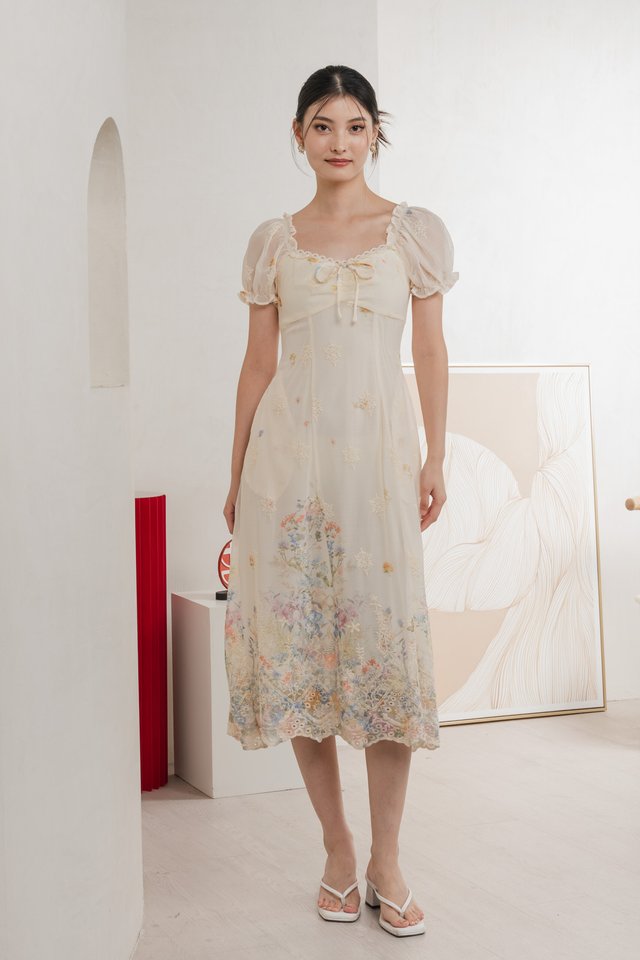 Mystique Fleur Sweetheart Midi Dress