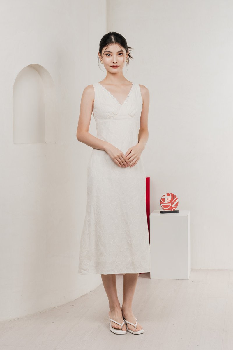 Floris Embroidery Lace Midi Dress In Cream