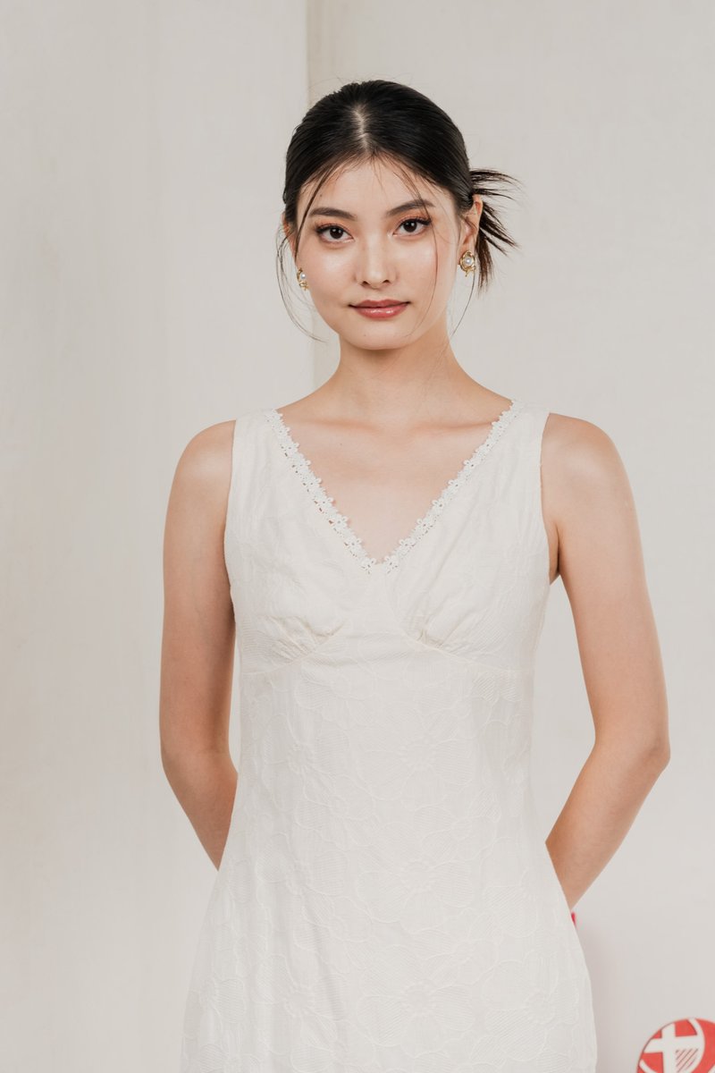 Floris Embroidery Lace Midi Dress In Cream