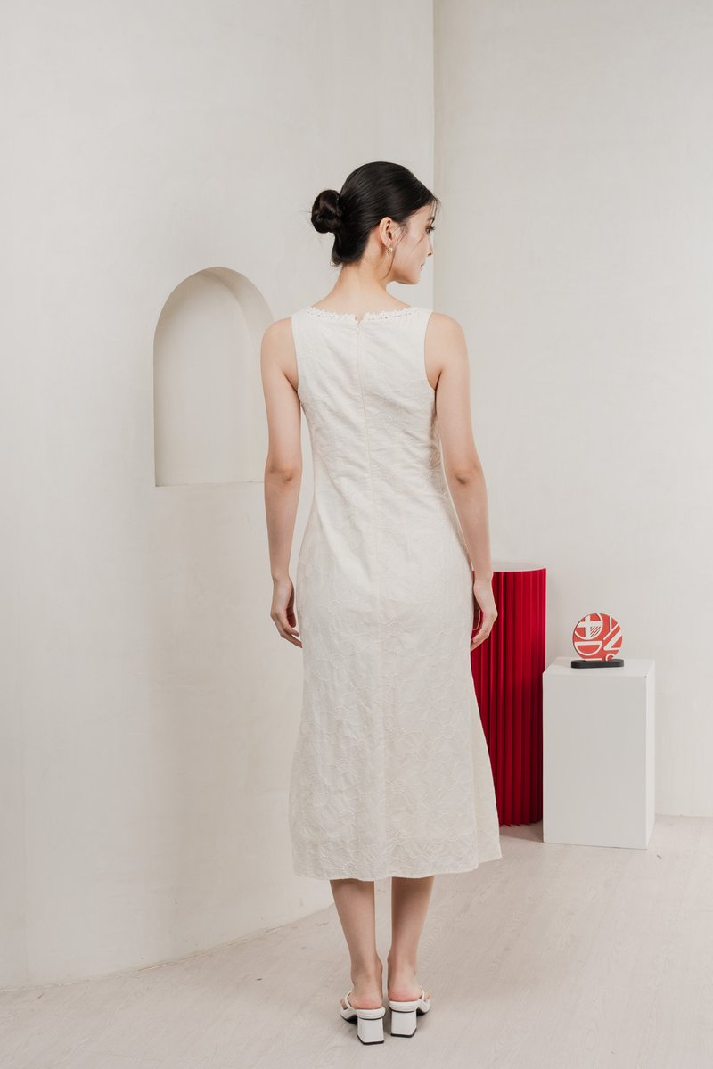 Floris Embroidery Lace Midi Dress In Cream