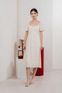 Nico Eyelet Sweetheart Button Midi Dress In Cream