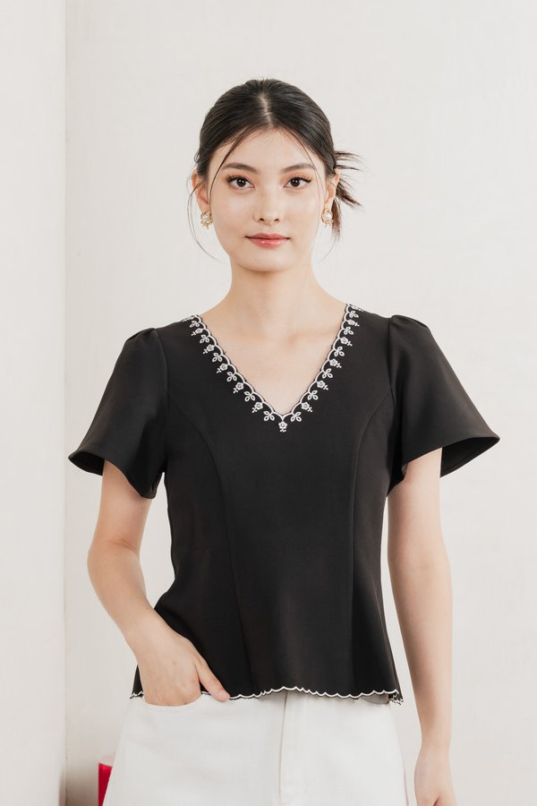 Brittany Embroidery Floral Top In Black