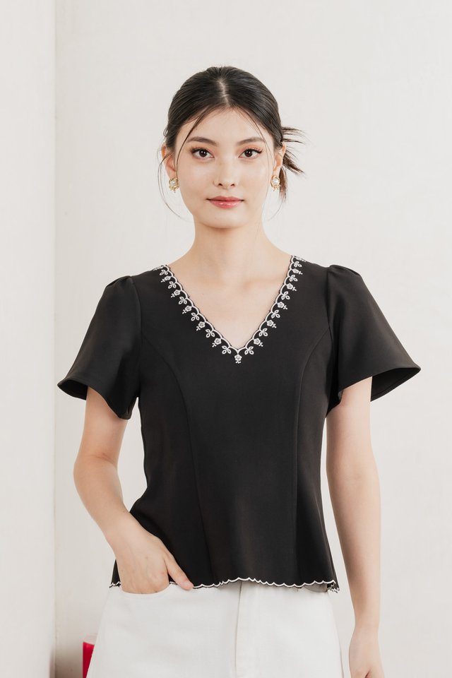 Brittany Embroidery Floral Top In Black