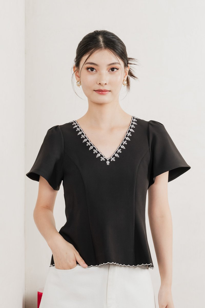Brittany Embroidery Floral Top In Black