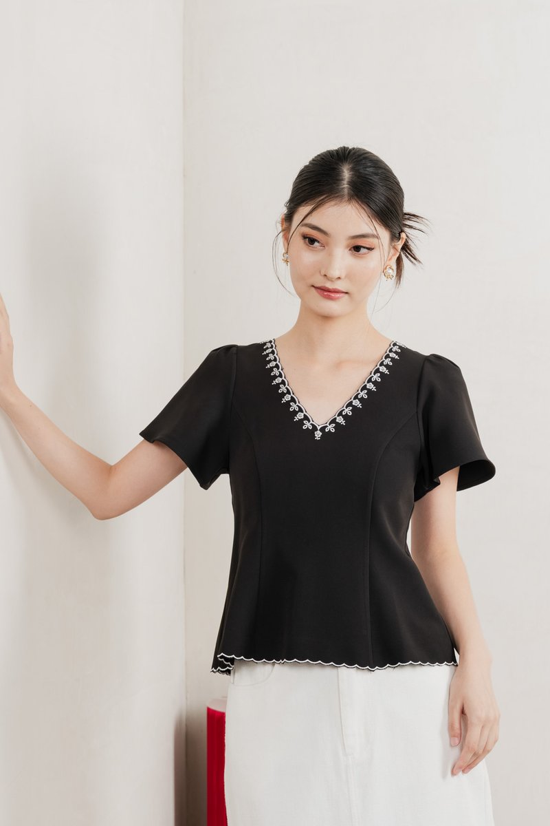 Brittany Embroidery Floral Top In Black