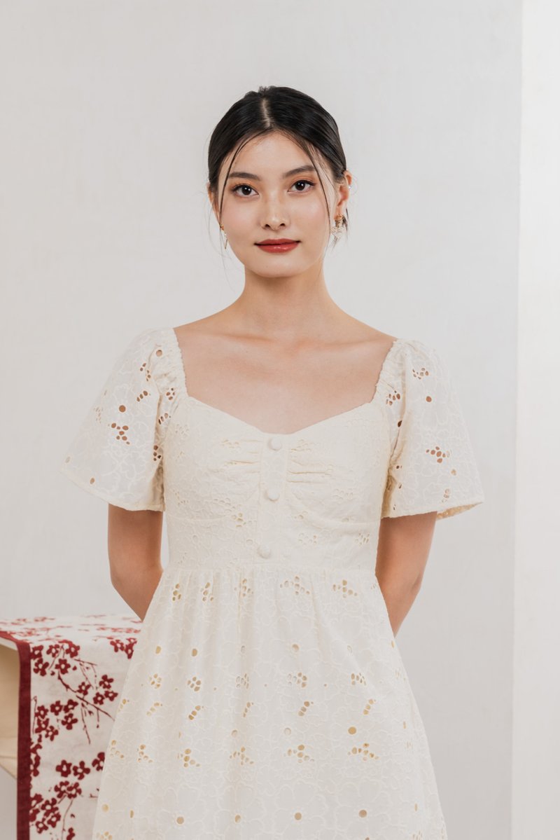 Nico Eyelet Sweetheart Button Midi Dress In Cream