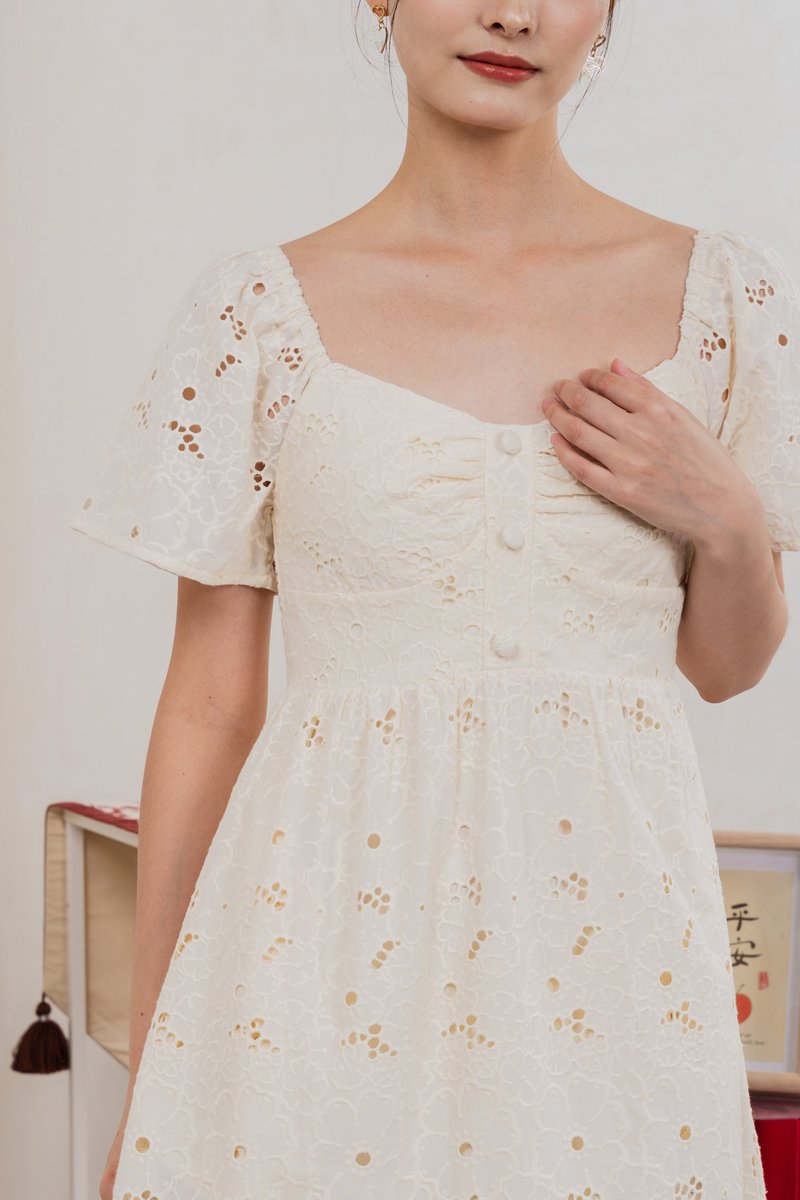 Nico Eyelet Sweetheart Button Midi Dress In Cream