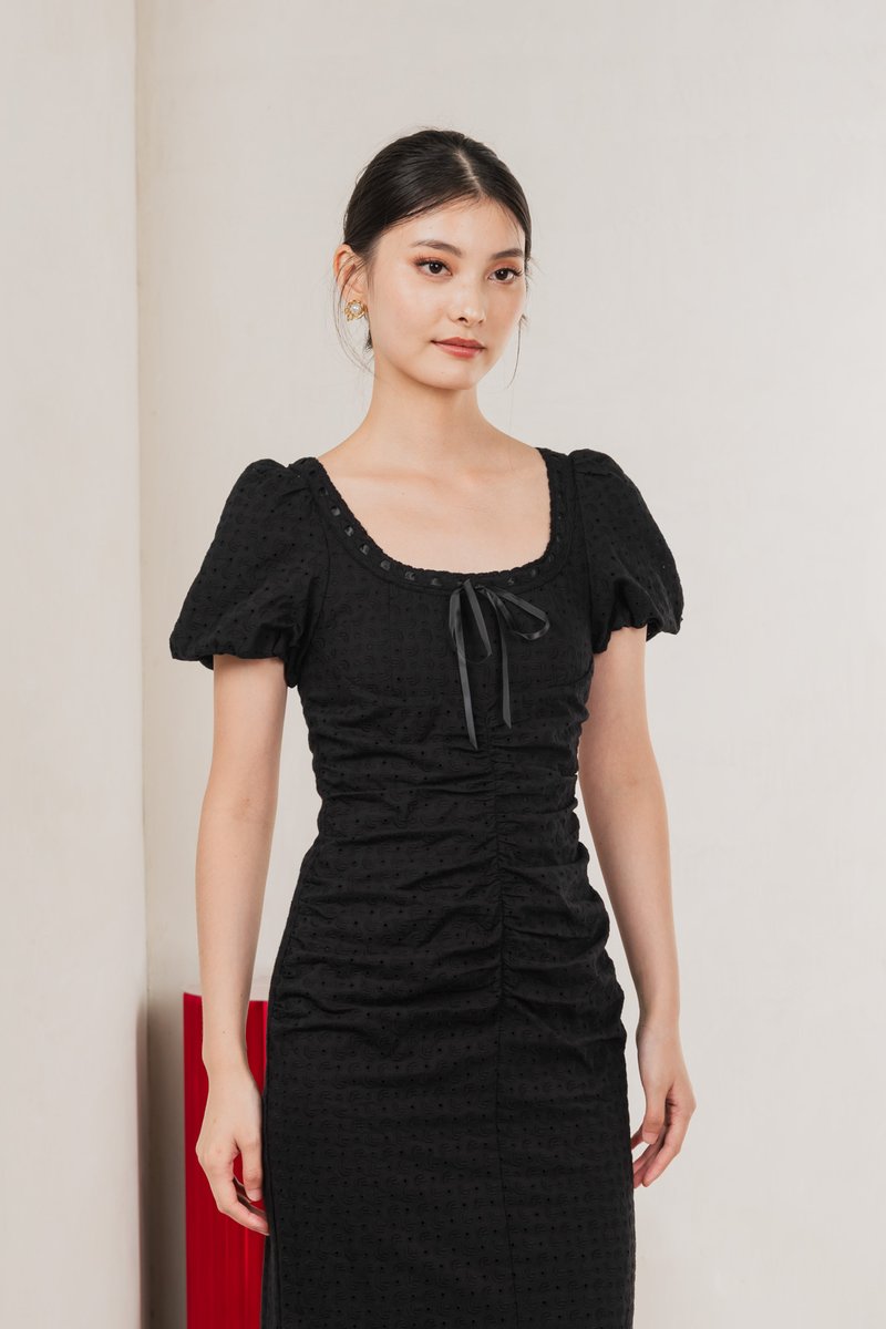 Rose Ruched Ribbonette Midi Dress In Black (XS)