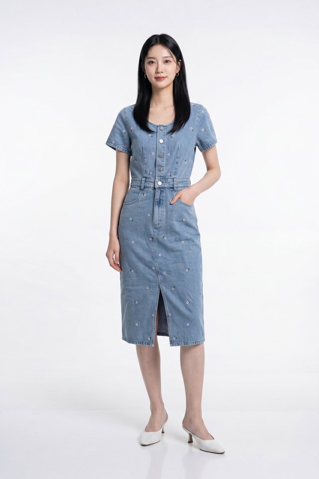 Kimmy Denim Button Embroidery Midi Dress In Light Wash