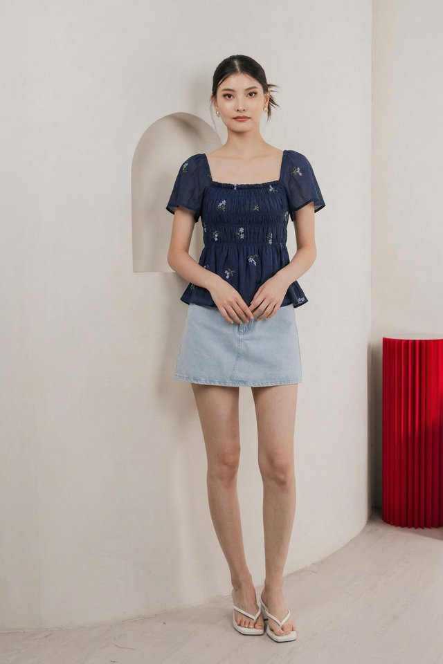 Cyra Smocked Floral Top In Navy