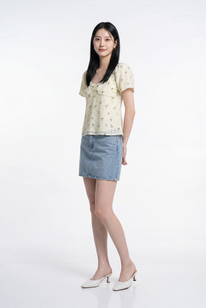 Kane Textured Sweetheart Floral Top In Cream