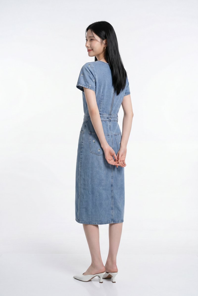 Kimmy Denim Button Embroidery Midi Dress In Light Wash