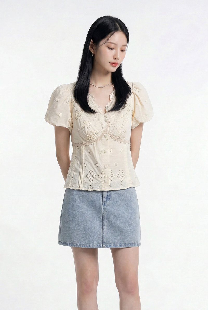 Eiliana Eyelet Pleated Top In Cream