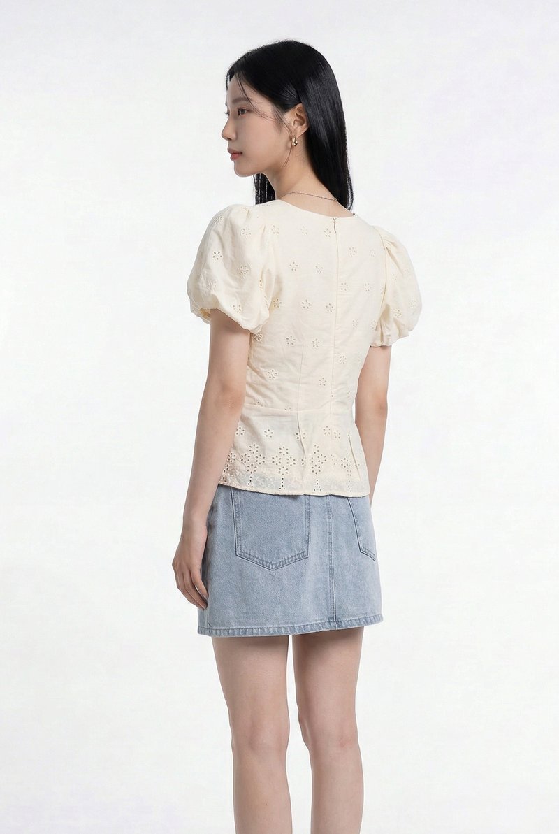 Eiliana Eyelet Pleated Top In Cream