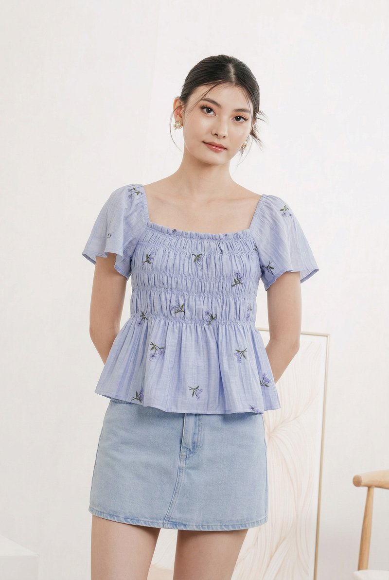 Cyra Smocked Floral Top In Lavender(S)