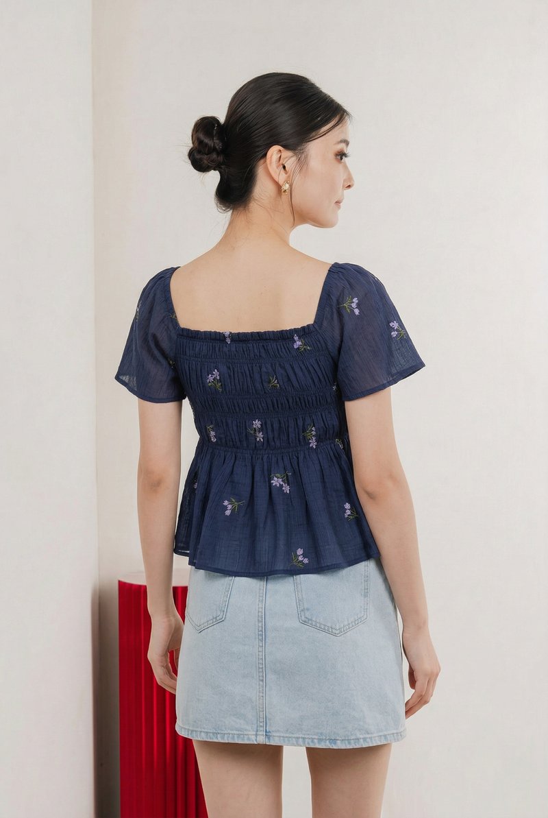 Cyra Smocked Floral Top In Navy