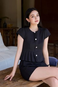 Isla Premium Pleated Top In Black