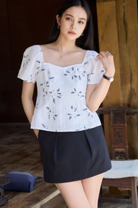 Glora Textured Floral Babydoll Top In White