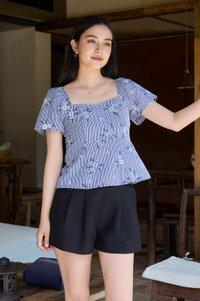 Glora Textured Floral Babydoll Top In Navy