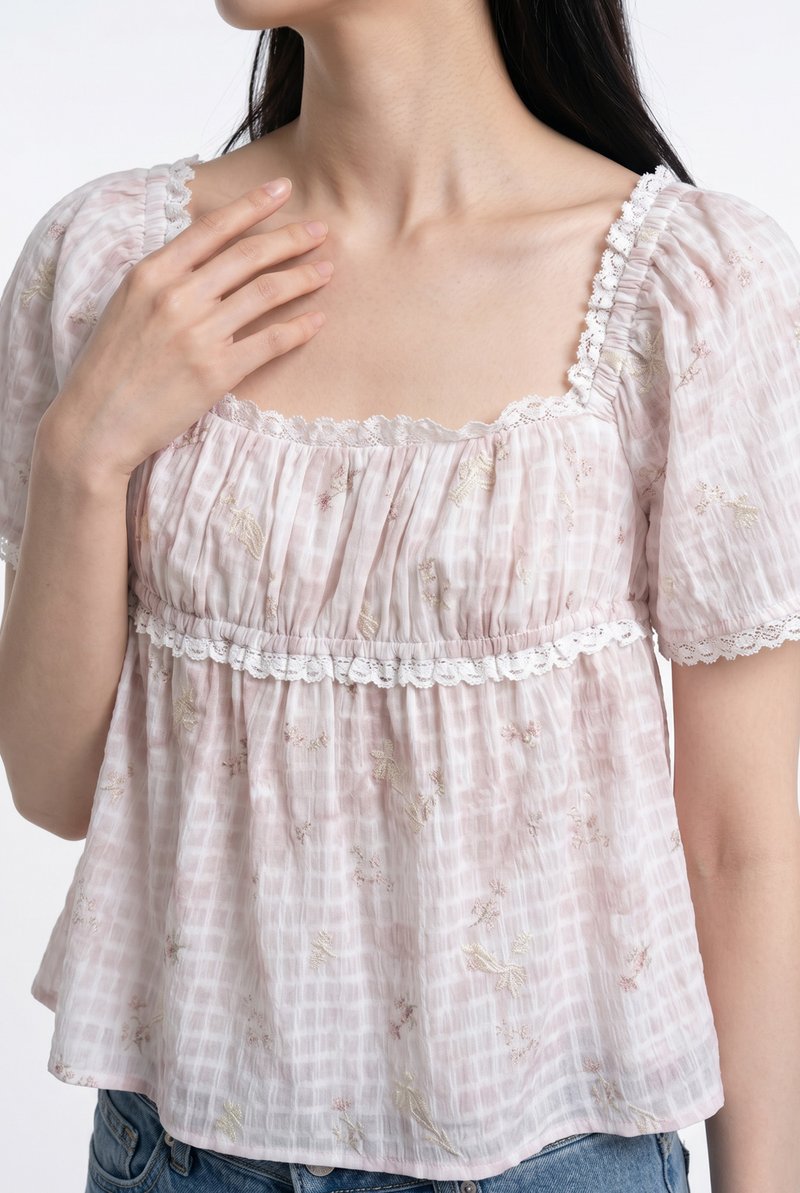 Kalena Ruched Lace Fleur Top In Pink