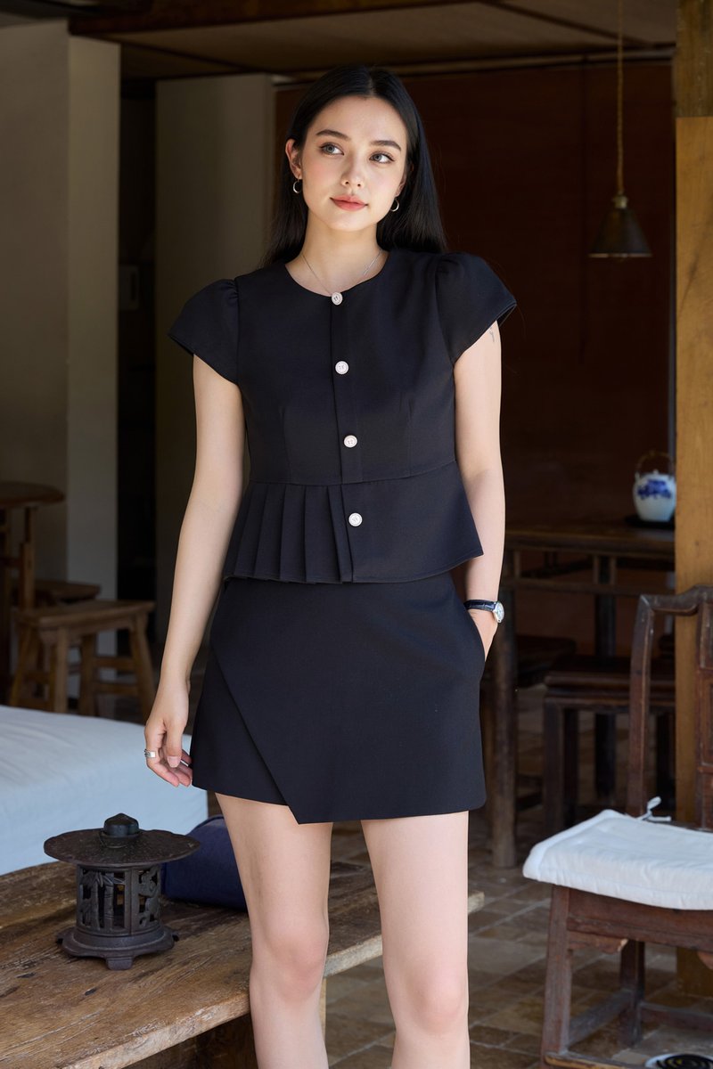 Isla Premium Pleated Top In Black