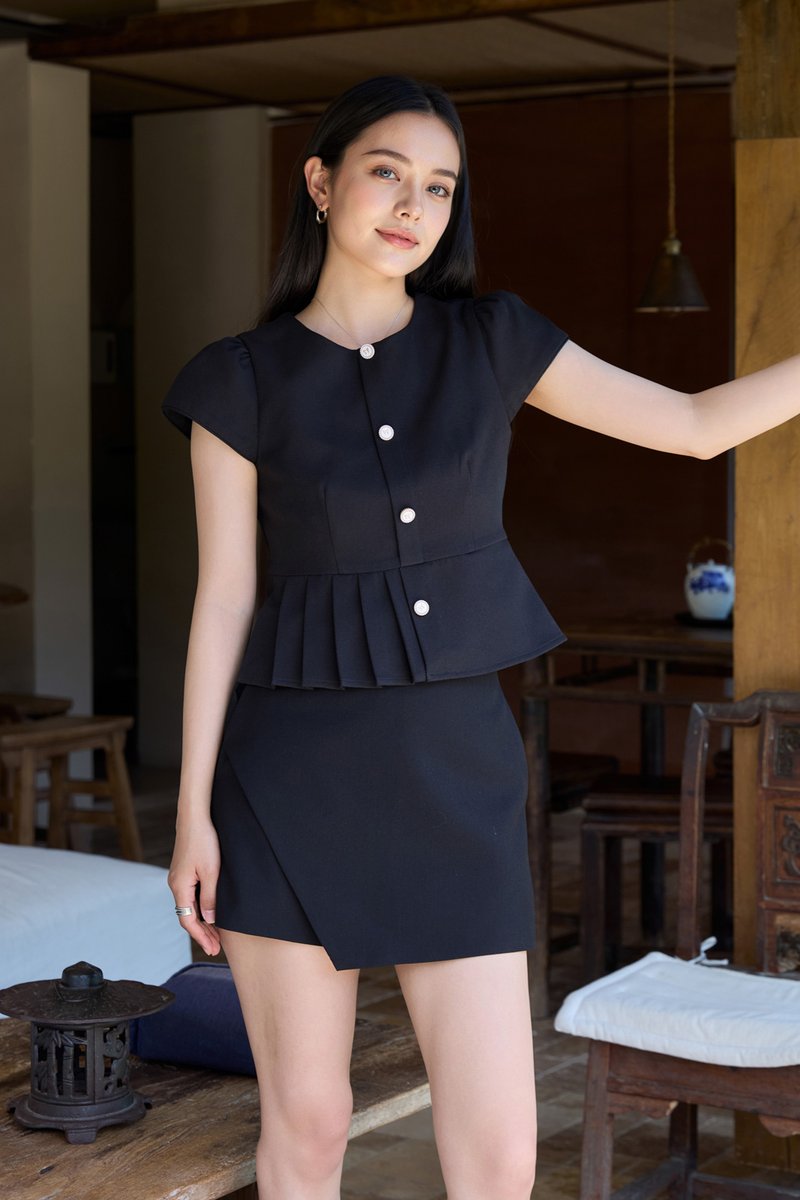 Isla Premium Pleated Top In Black