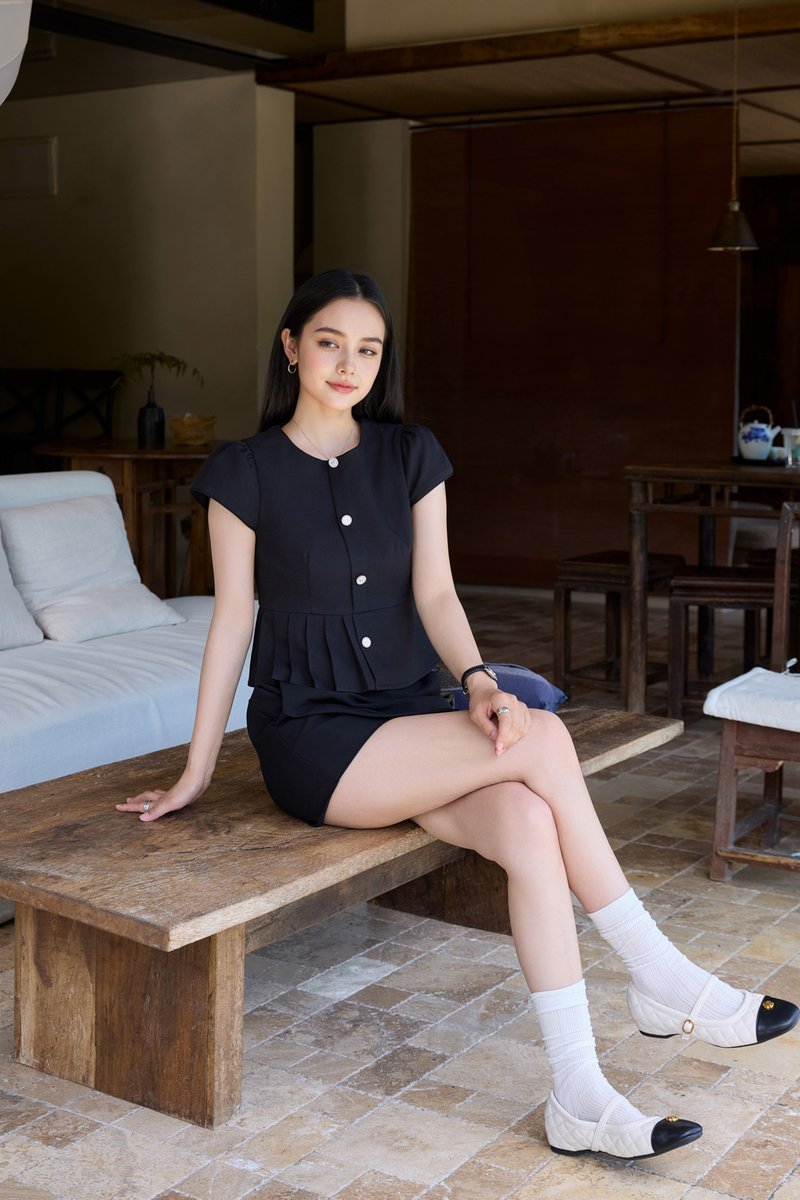 Isla Premium Pleated Top In Black