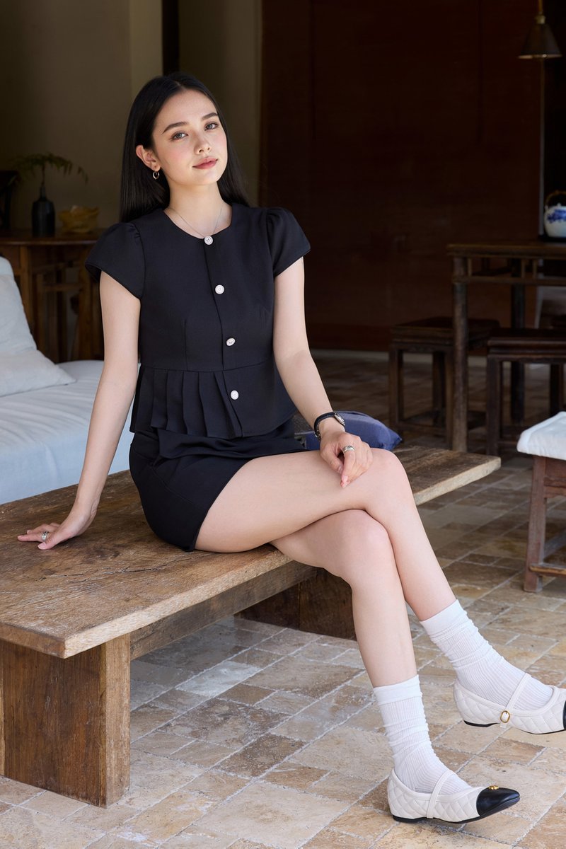 Isla Premium Pleated Top In Black