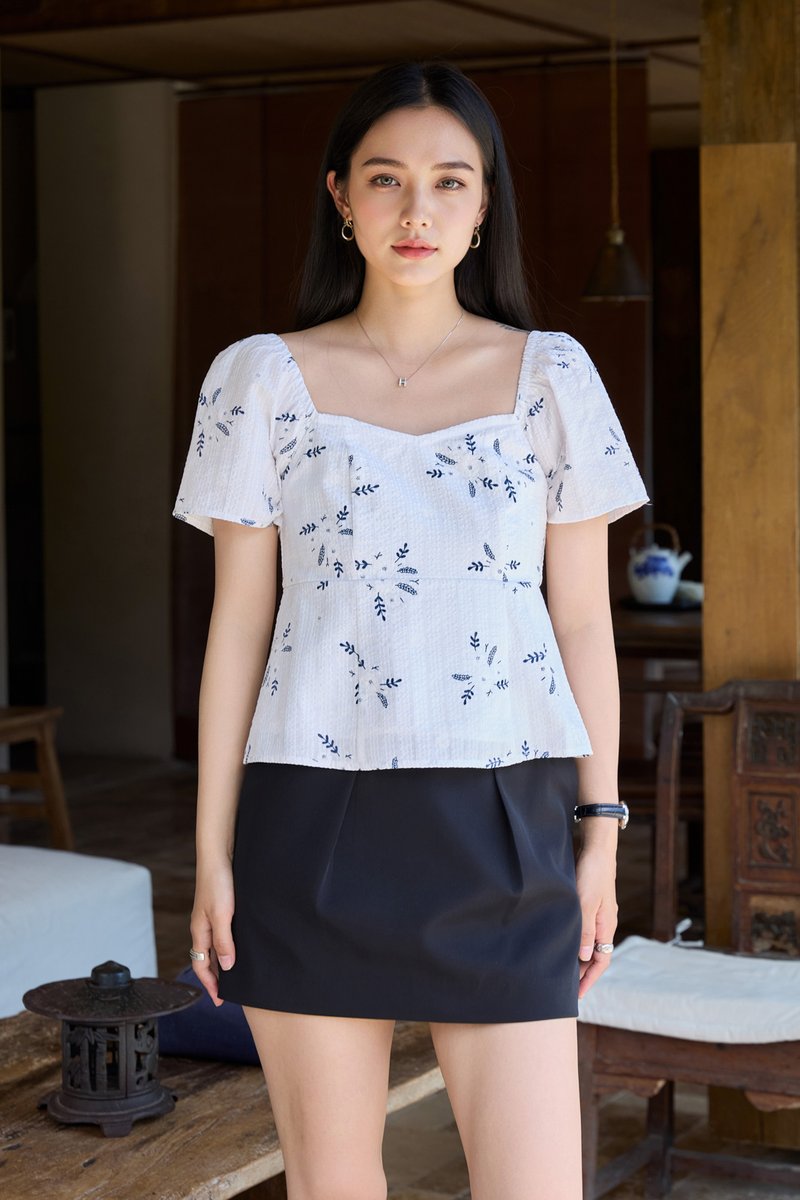 Glora Textured Floral Babydoll Top In White