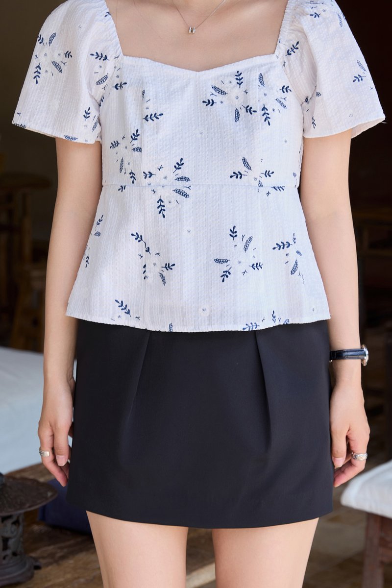 Glora Textured Floral Babydoll Top In White