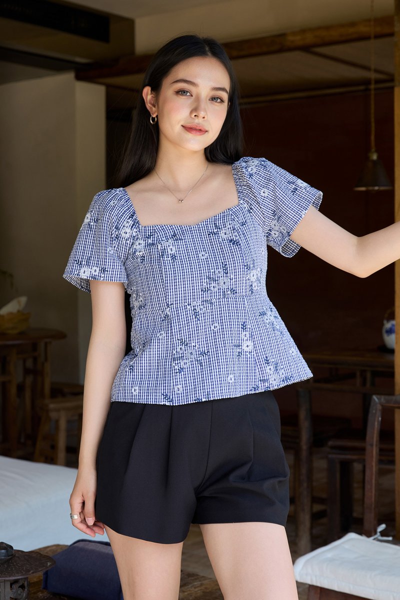 Glora Textured Floral Babydoll Top In Navy