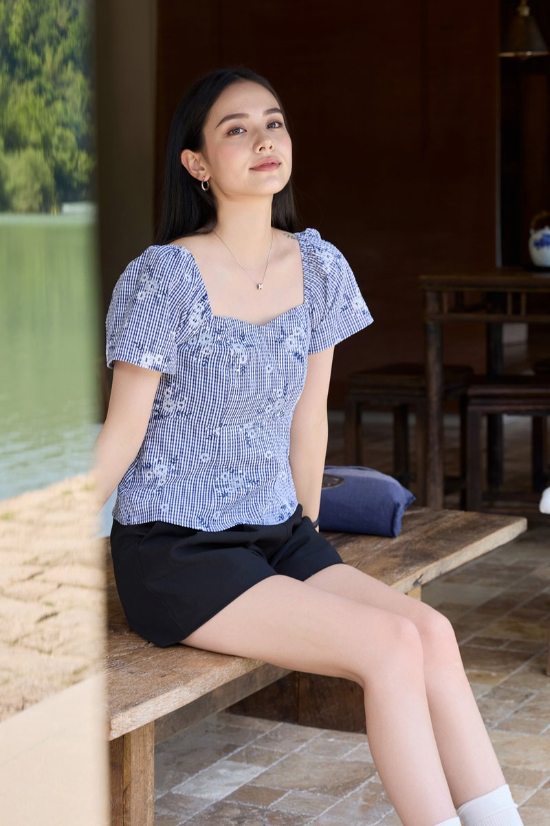 Glora Textured Floral Babydoll Top In Navy