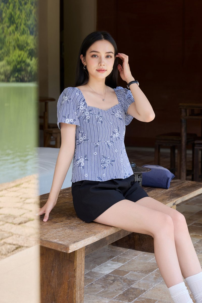 Glora Textured Floral Babydoll Top In Navy