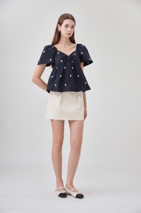 Megara Sweetheart Embroidery Floral Top In Black
