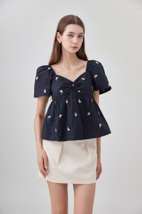 Megara Sweetheart Embroidery Floral Top In Black