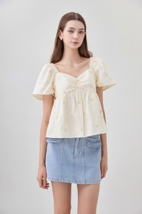 Megara Sweetheart Embroidery Floral Top In Cream